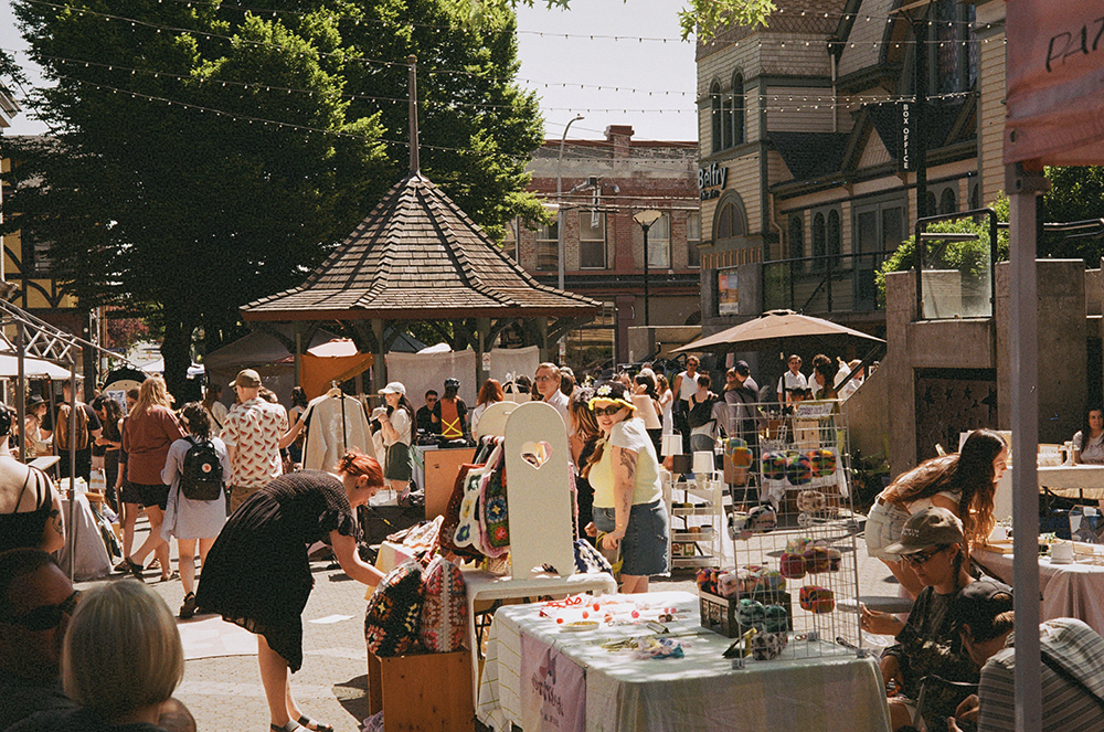 Cream Bazaar