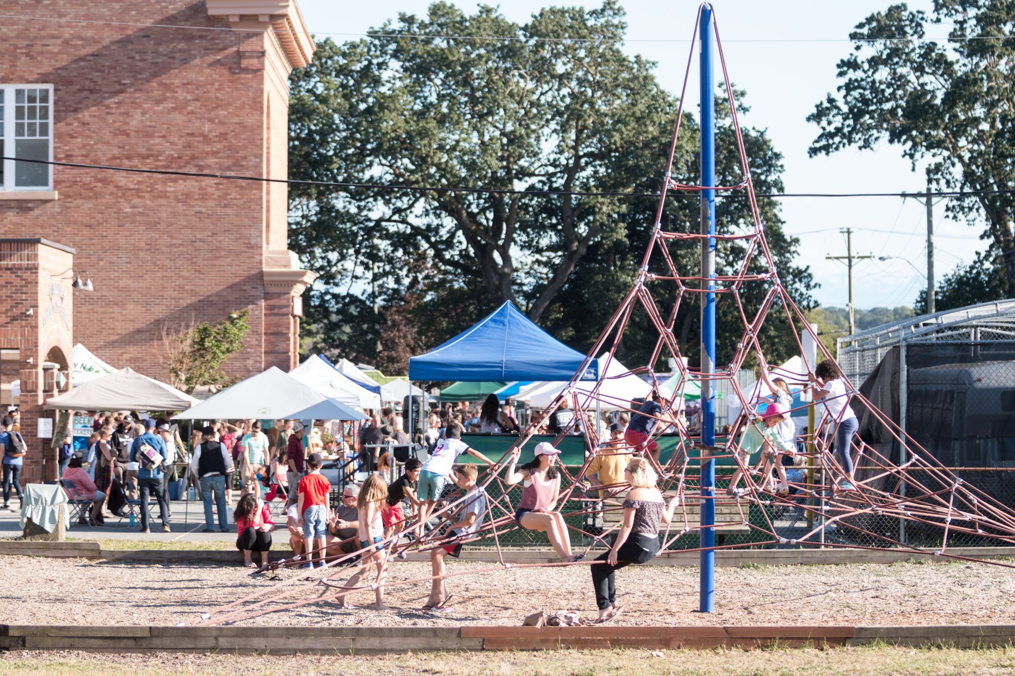 Oaklands Sunset Market